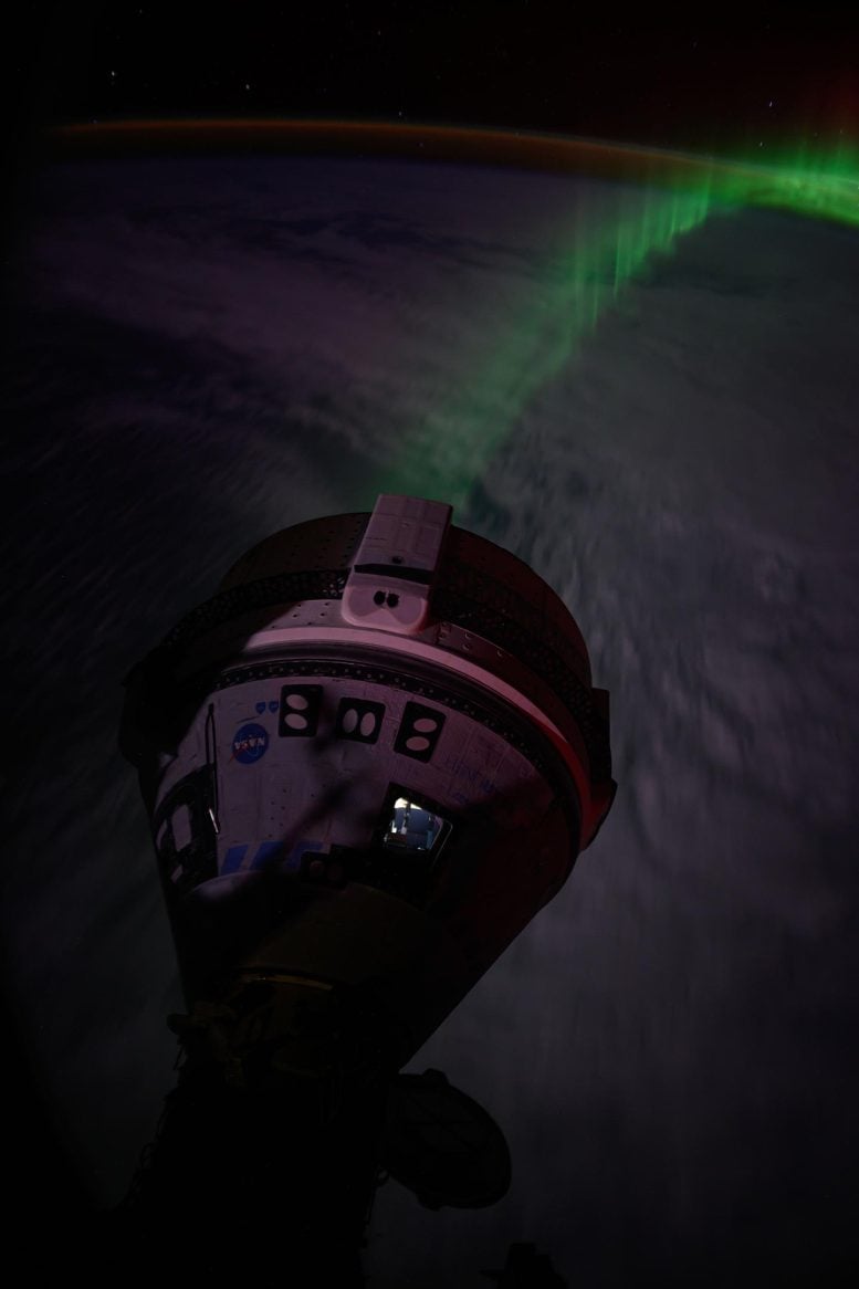 Aurora streams beneath Boeing's Starliner spacecraft